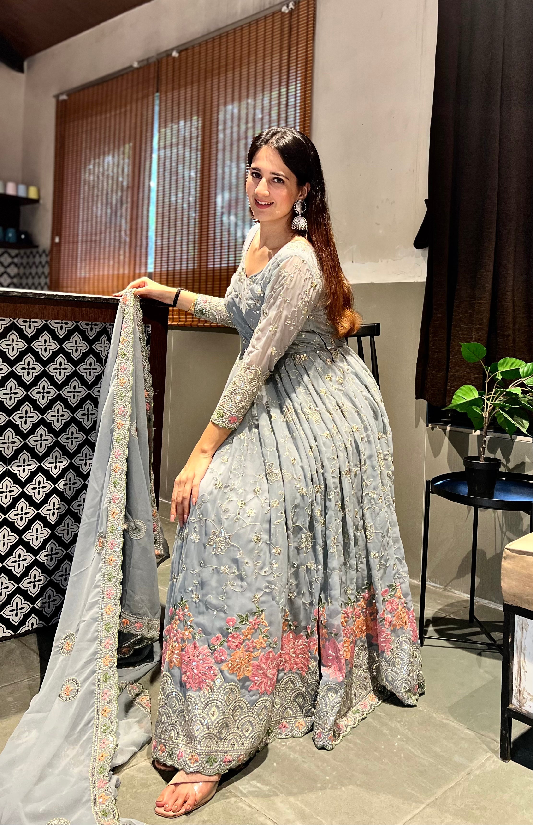 *Presenting New  Đěsigner Anarkali Suit In New Fancy Style* (UC1197)