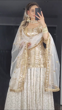 Load image into Gallery viewer, Presenting New Đěsigner Lehenga -Top In New Fancy Style 1129
