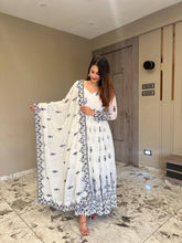 Load image into Gallery viewer, Anarkali Suit Making Real Modelling Design Suit White
